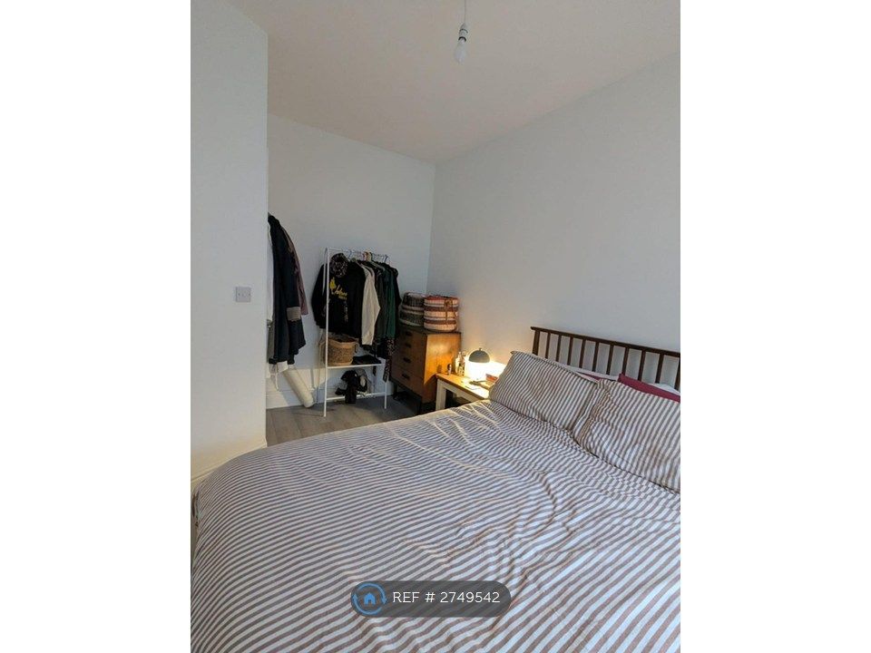 Property photo 3 of 13 Double Bedroom 1