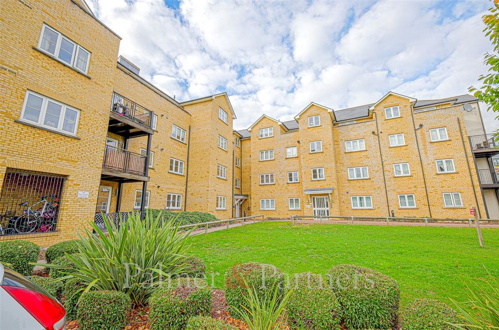 Property photo 1 of 9 External