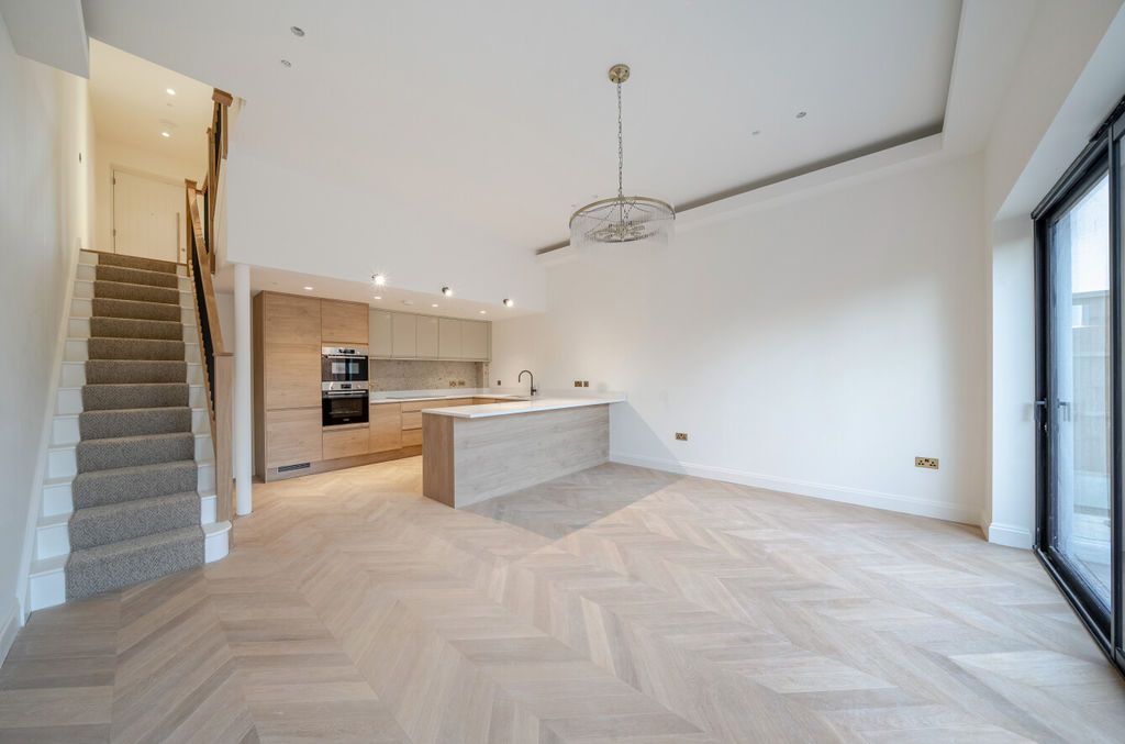 Property photo 2 of 20 Photo 3