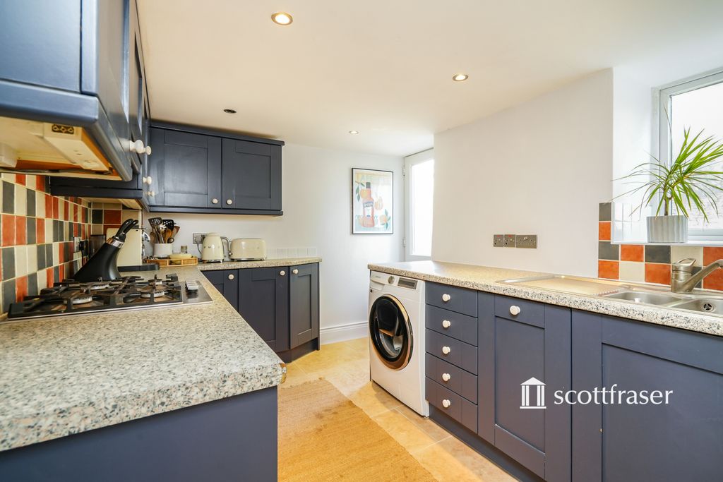 Property photo 1 of 11 Kitchen