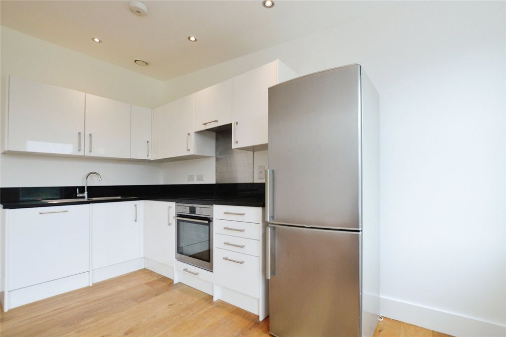 Property photo 3 of 11 Kitchen