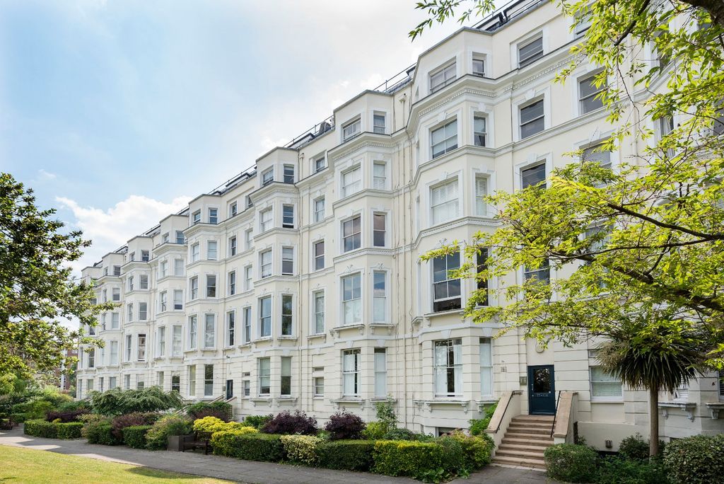 Property photo 2 of 10 Building Shot