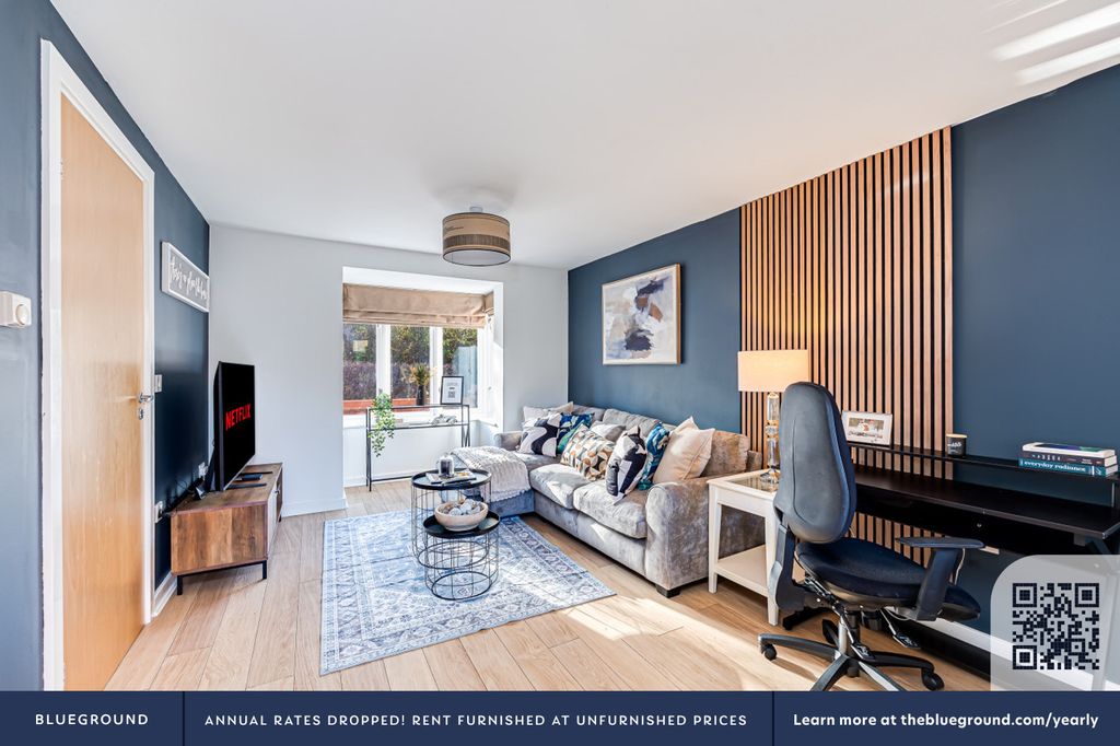 Property photo 3 of 36 Living Room