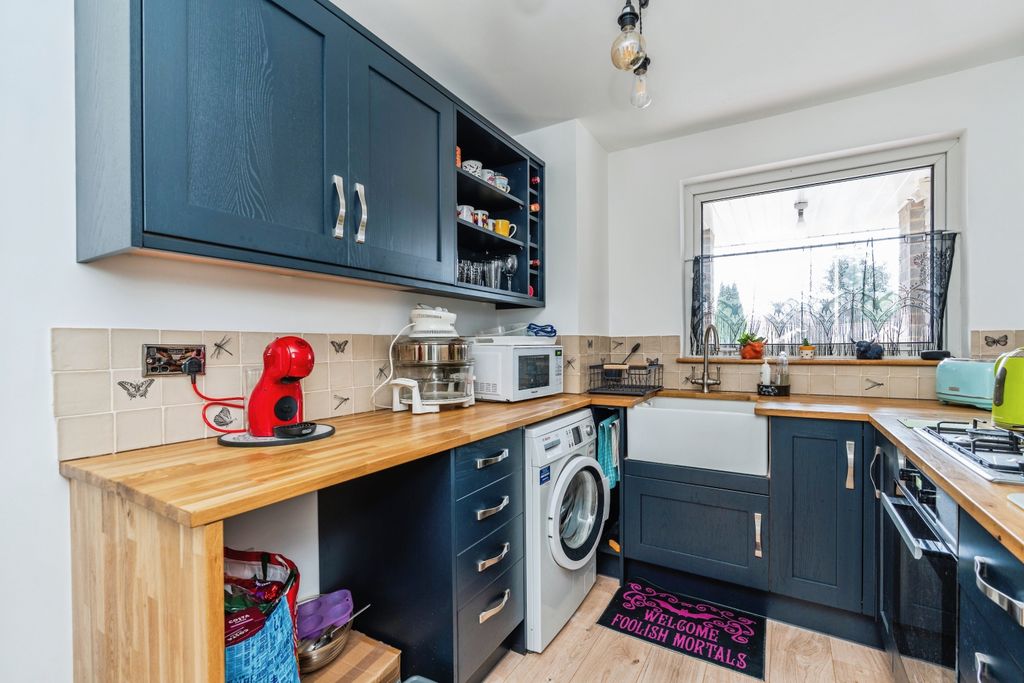 Property photo 2 of 20