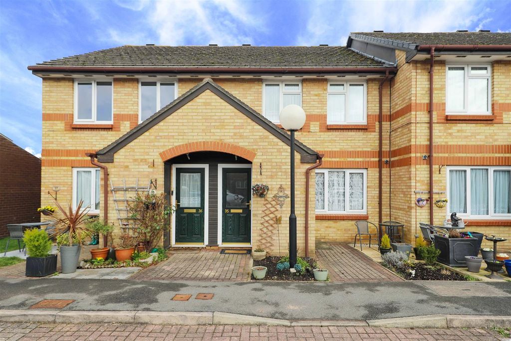 Property photo 1 of 7 Front