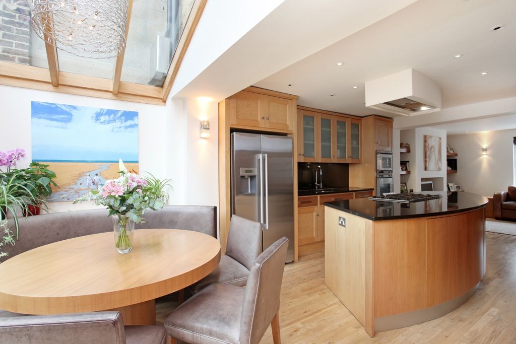Property photo 2 of 31