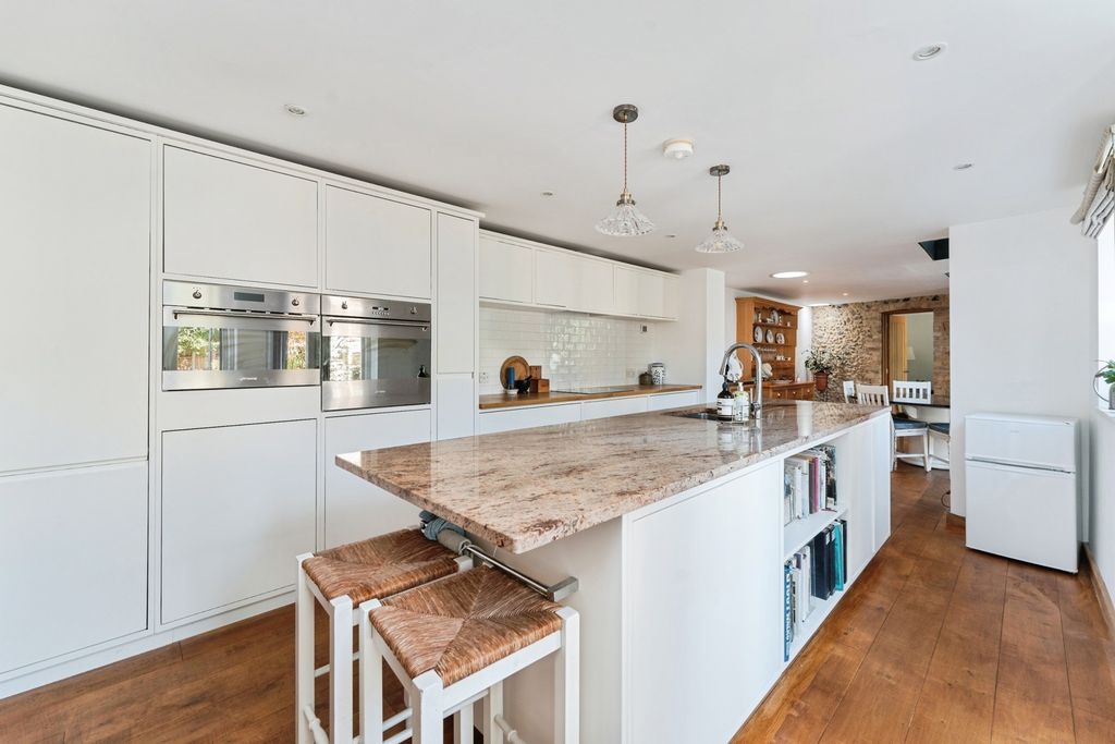 Property photo 2 of 42 Pbox-Img.Jpg