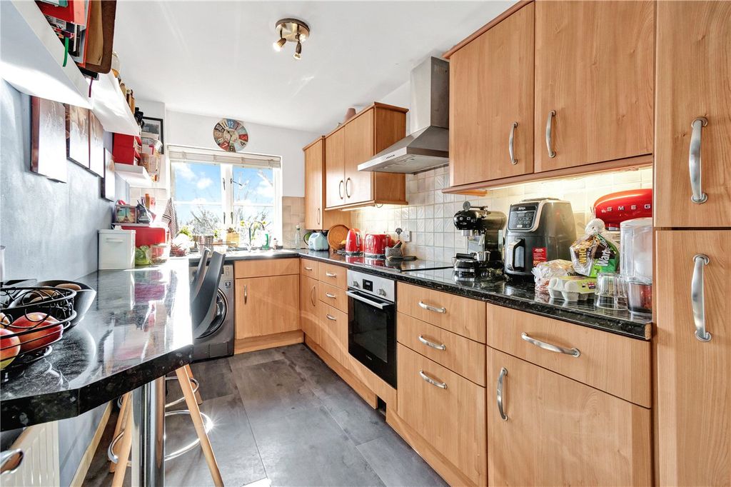 Property photo 3 of 7 Kitchen