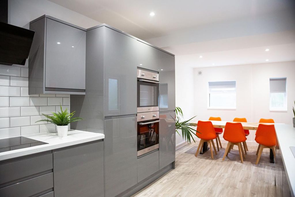 Property photo 1 of 11 Photo 01