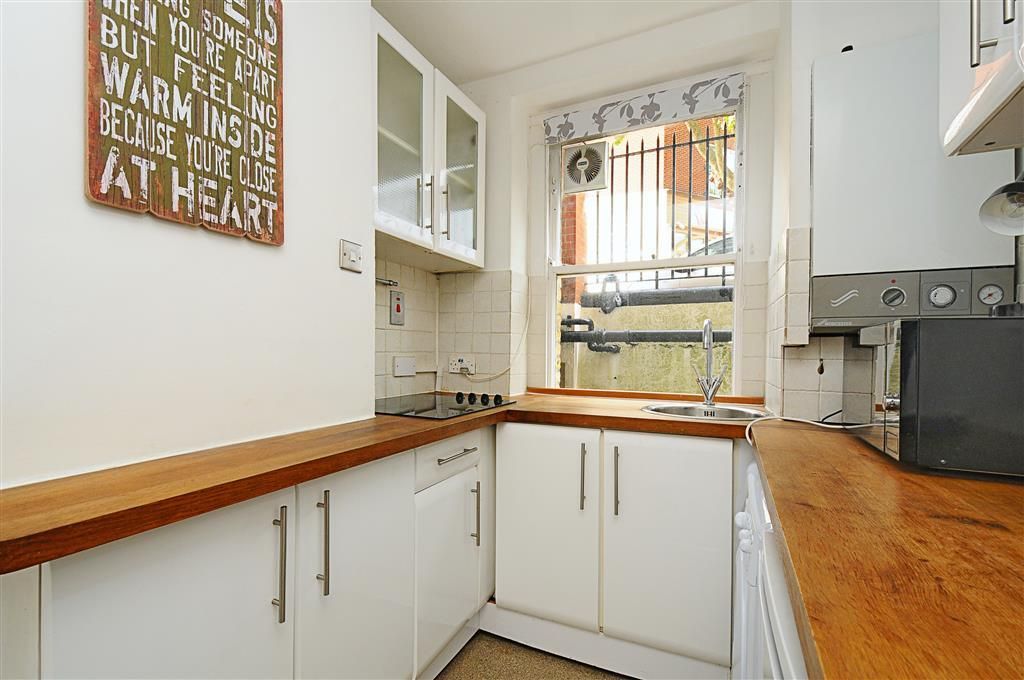 Property photo 2 of 9 Kitchen