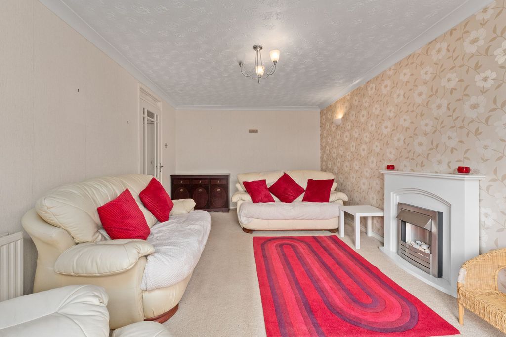 Property photo 2 of 27