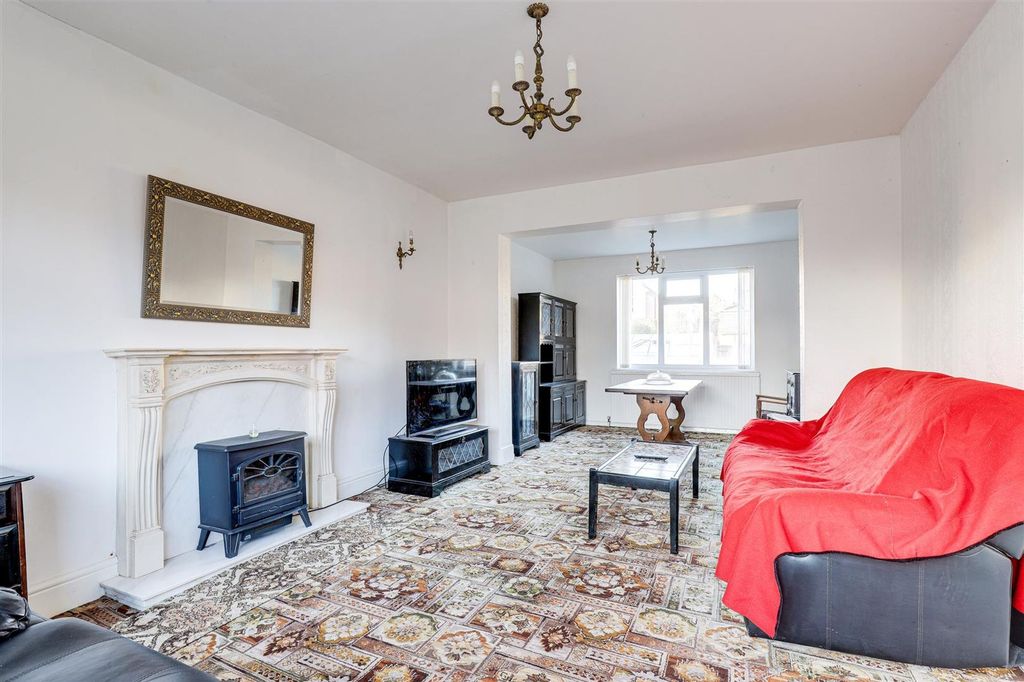 Property photo 3 of 27