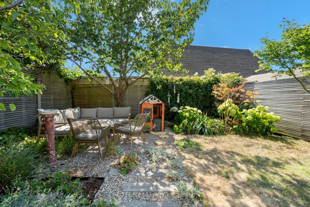 Property photo 3 of 25