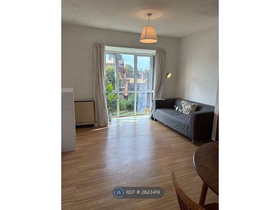Property photo 1 of 8 Sitting/Dining Room