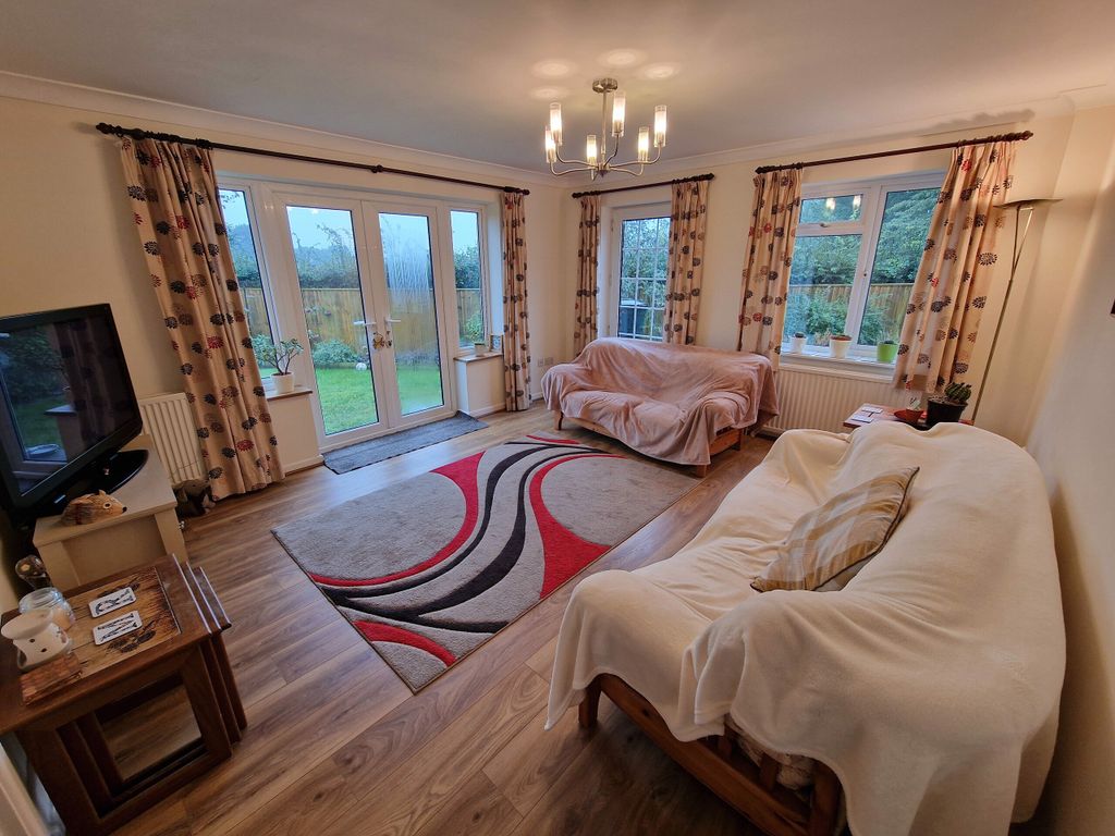 Property photo 3 of 14 Living Room