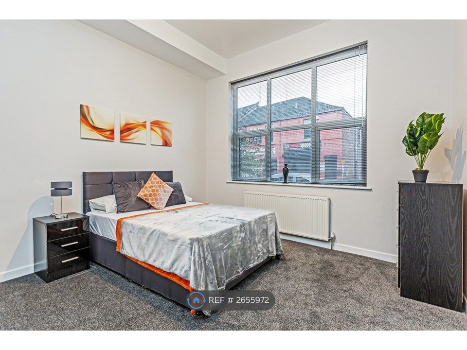 Property photo 2 of 14 Room 1- Available