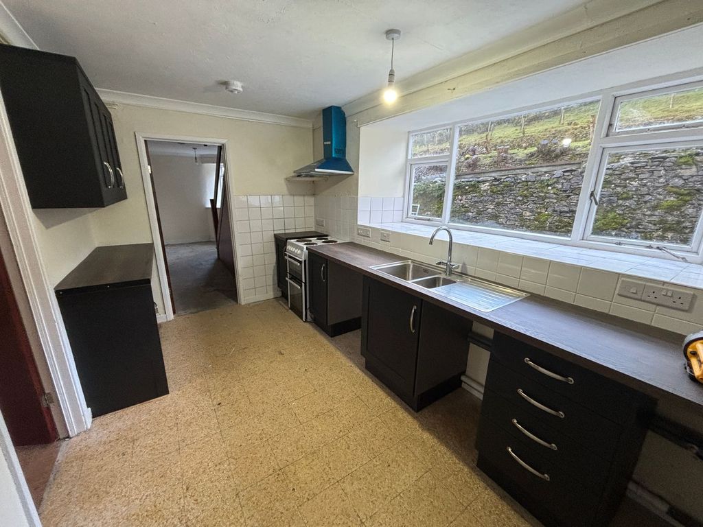 Property photo 3 of 25