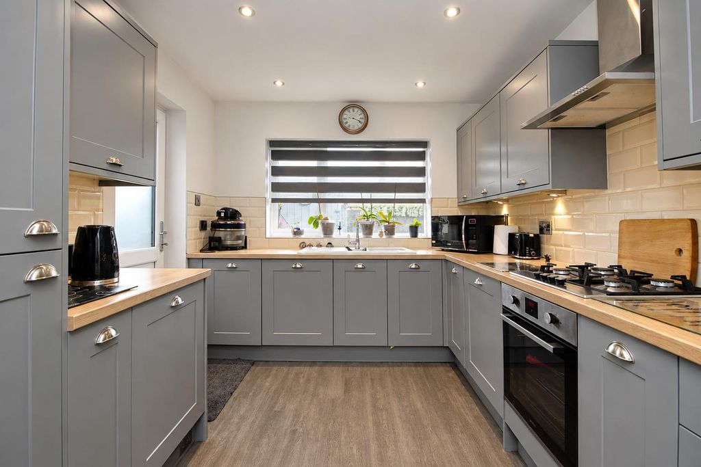 Property photo 2 of 12 Kitchen 1.Png