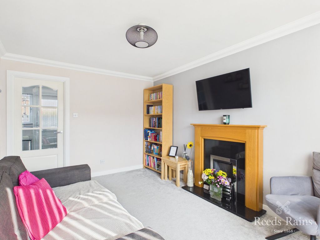 Property photo 2 of 16 Lounge