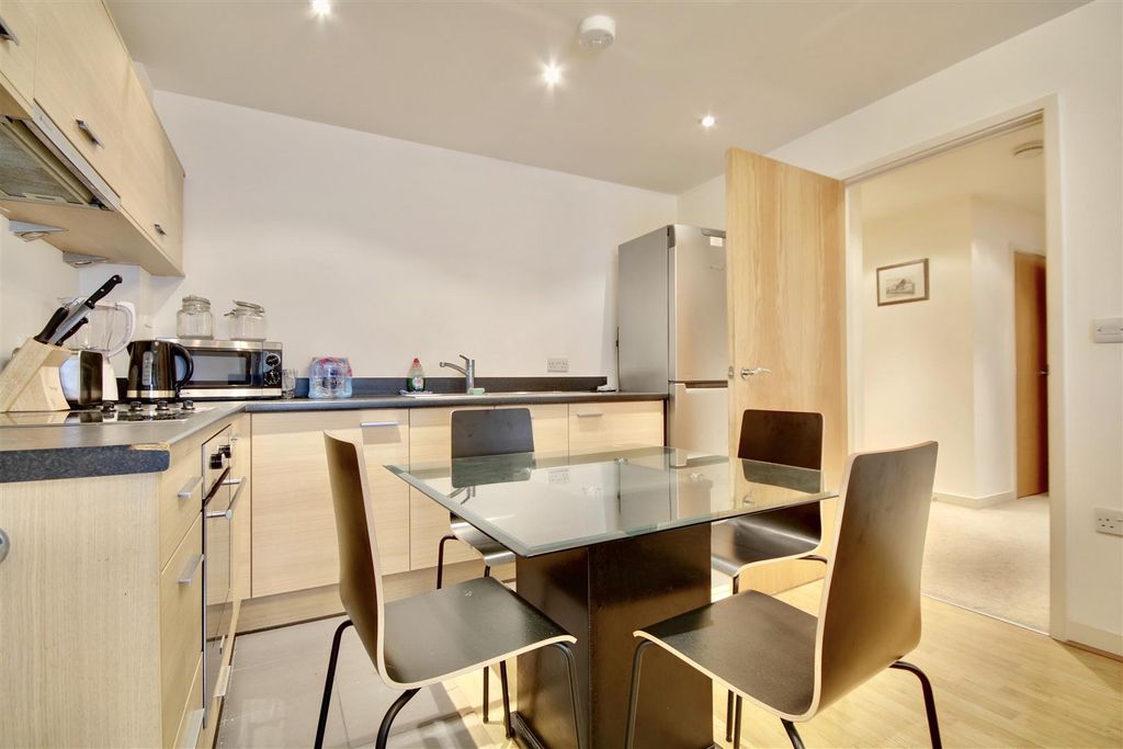 Property photo 2 of 8 9F492A60-8F87-4Fb5-96A9-6Ff64B01Cea2_1_201_A.Jpeg