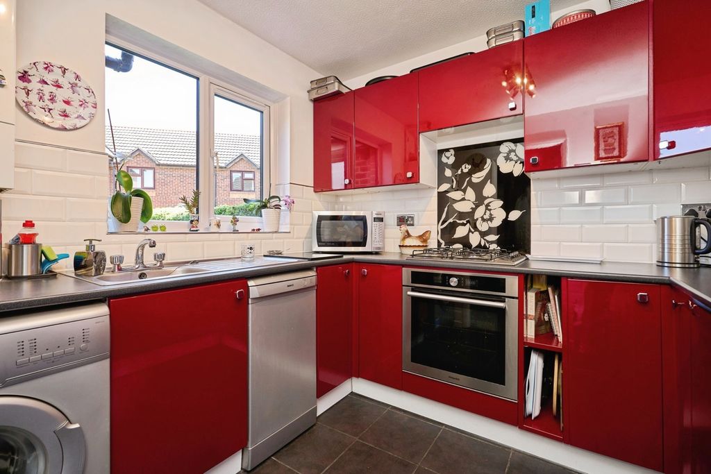 Property photo 3 of 14 Kitchen