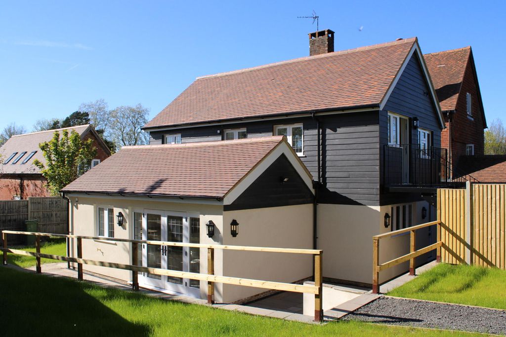 Property photo 1 of 8 Exterior