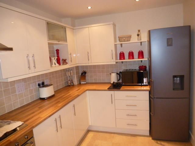 Property photo 3 of 11 Kitchen