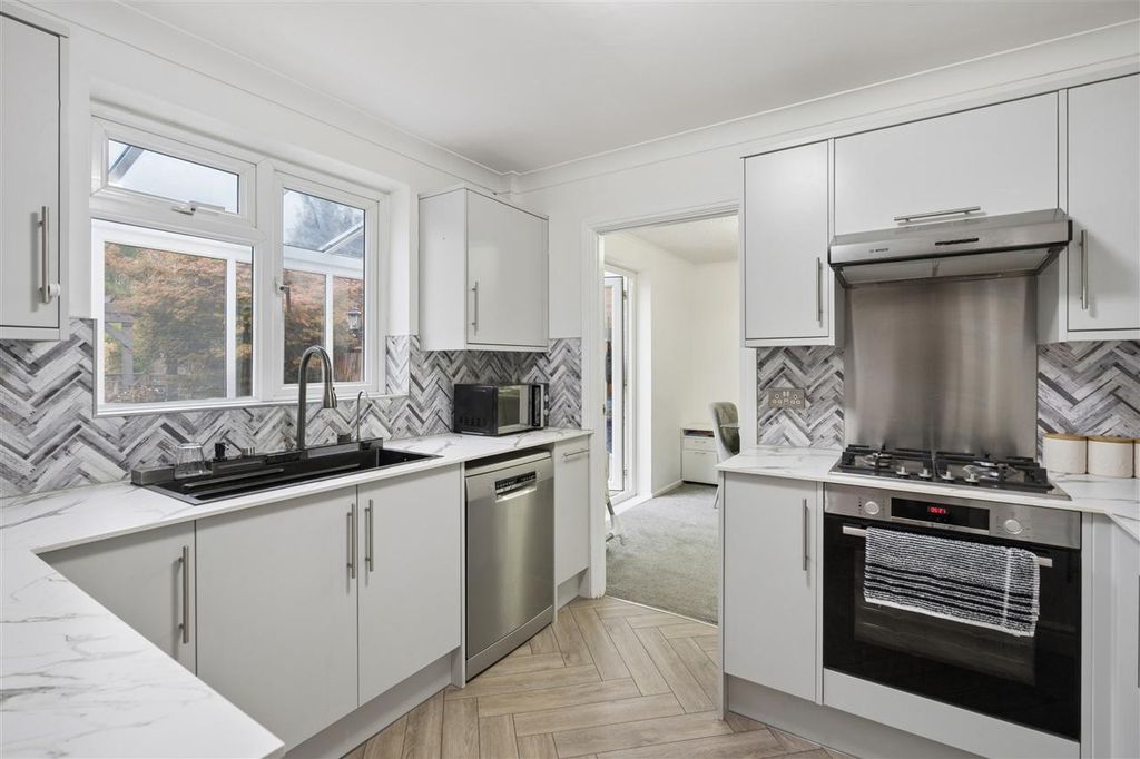 Property photo 3 of 16 Kitchen