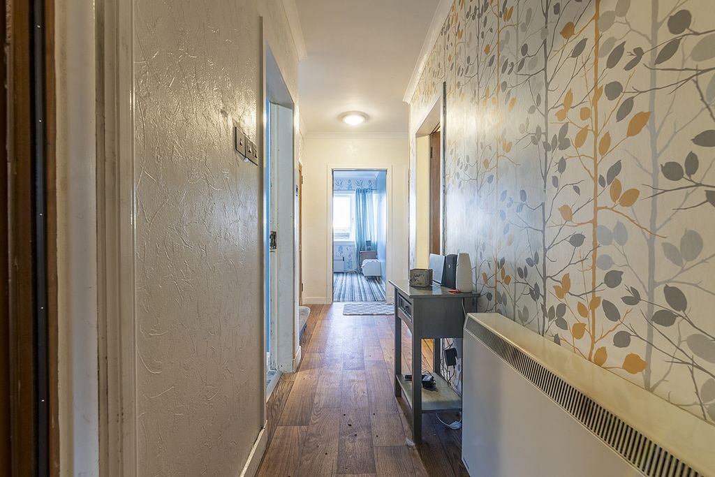 Property photo 3 of 49