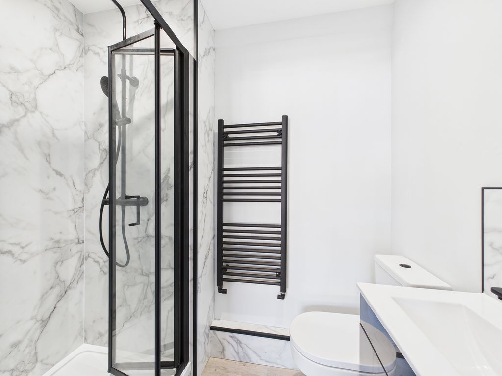 Property photo 2 of 7 Room 2 Ensuite