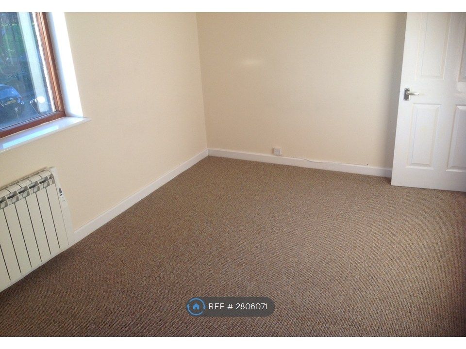 Property photo 3 of 6 Main Bedroom