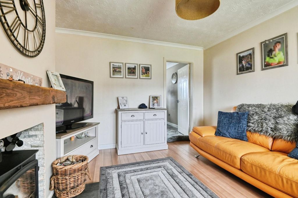 Property photo 2 of 15 65Fur8.Jpg