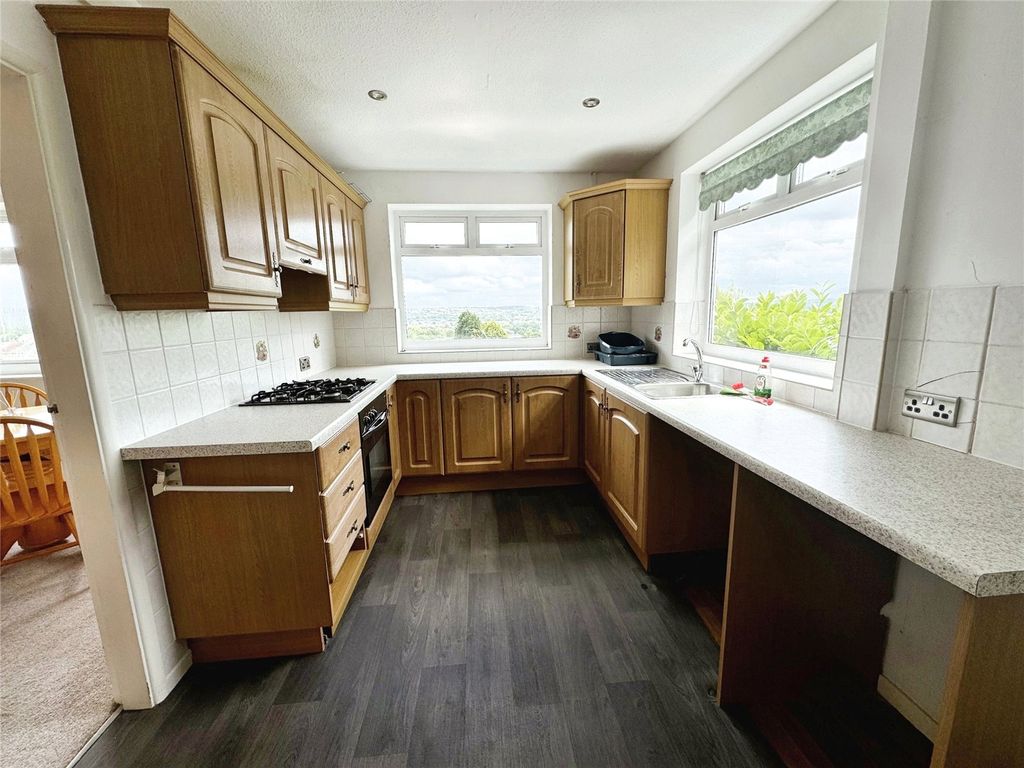 Property photo 2 of 11 Kitchen