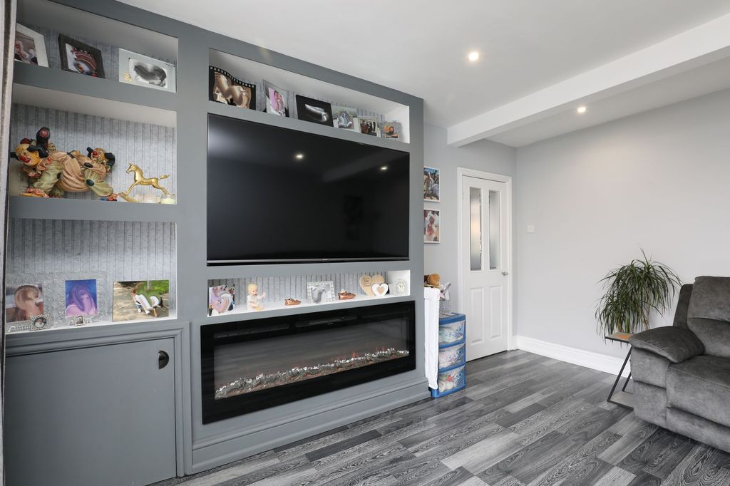 Property photo 3 of 34