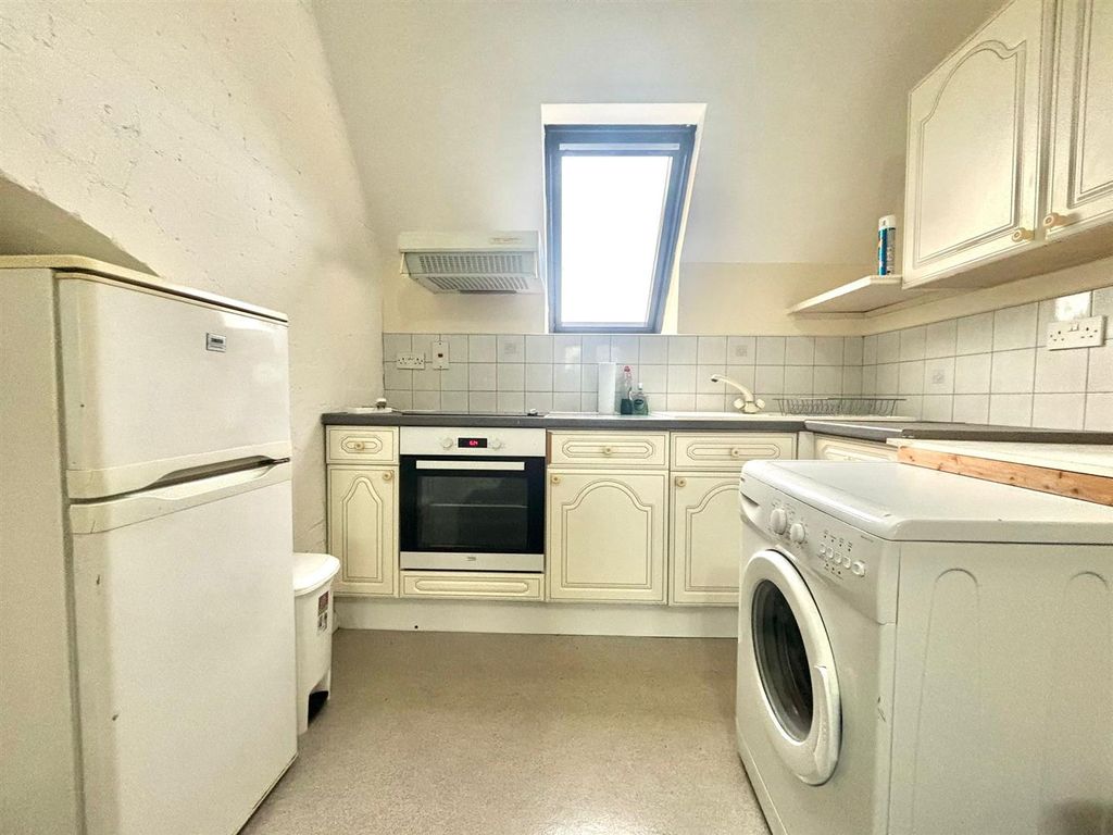 Property photo 3 of 4 Kitchen.Jpeg