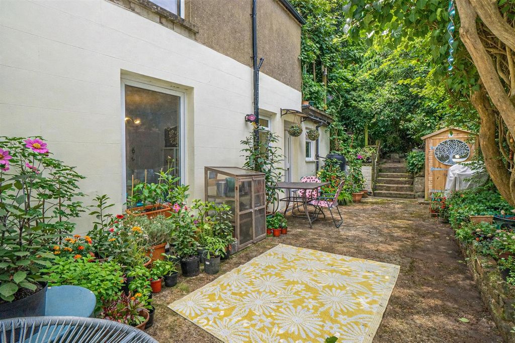 Property photo 2 of 17 46844971-8536-4Da4-82A1-2Cfbc404d6Fc.Png