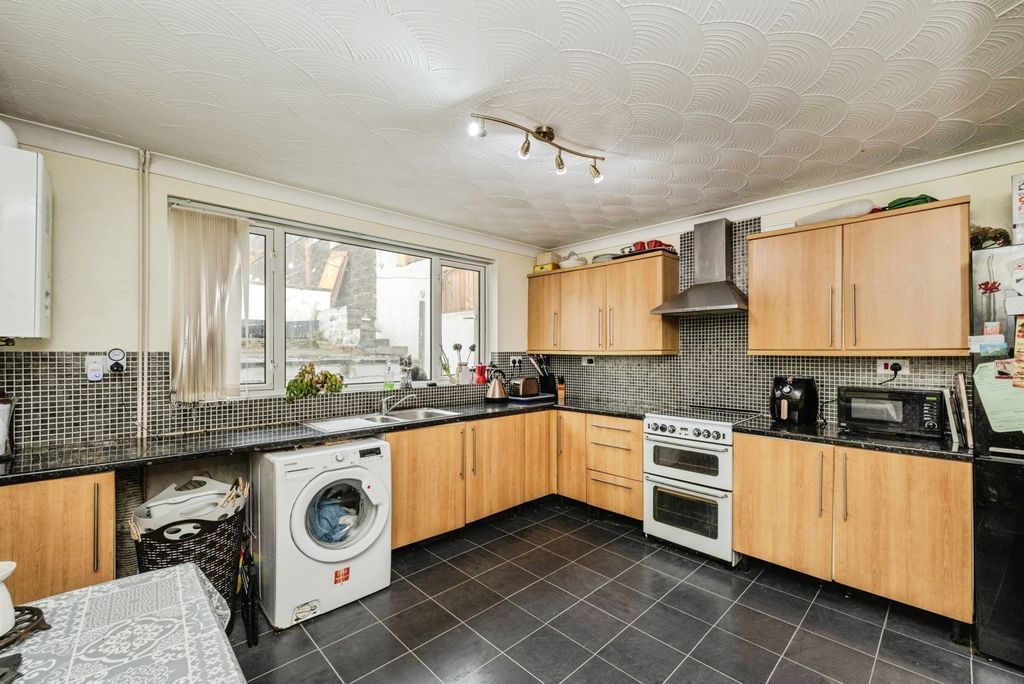 Property photo 2 of 17 Photo