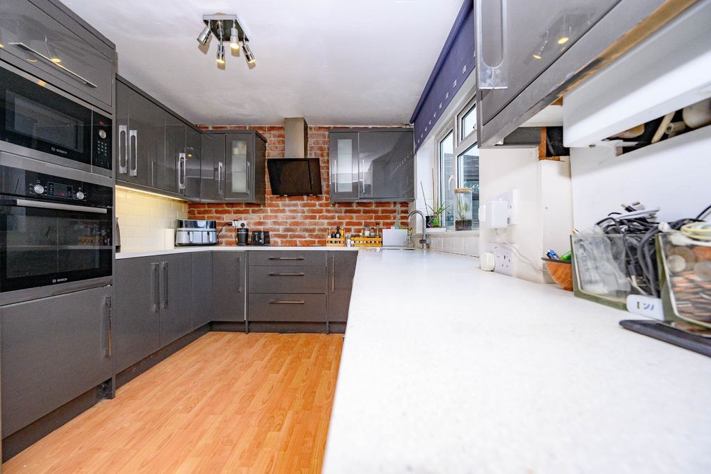 Property photo 2 of 24 Kitchen