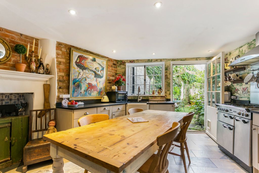 Property photo 2 of 9