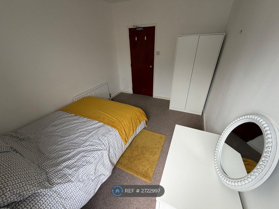 Property photo 2 of 10 Room 6
