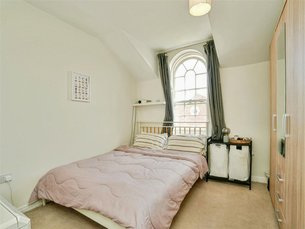 Property photo 2 of 10 Bedroom