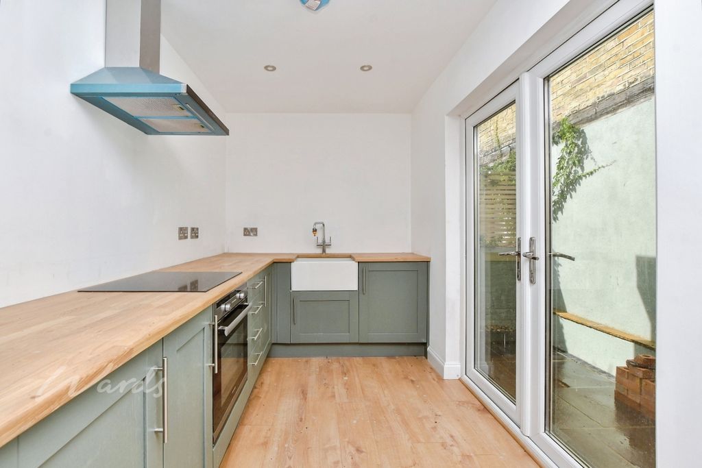 Property photo 1 of 8 Broad Kitchen Use