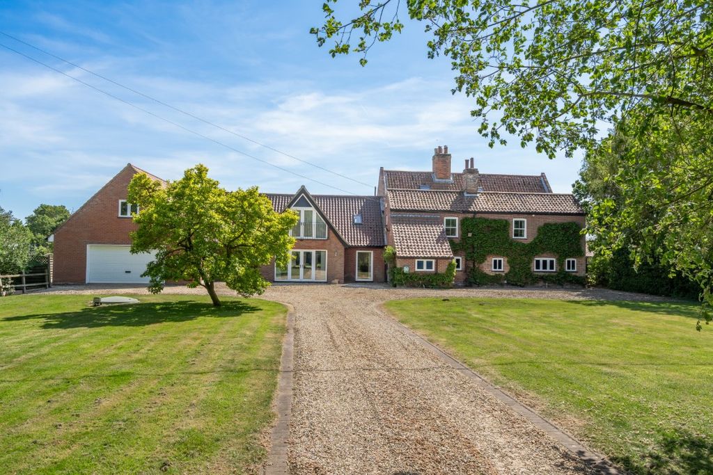 Property photo 2 of 35
