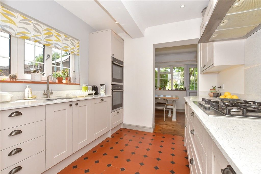 Property photo 2 of 7 Kitchen