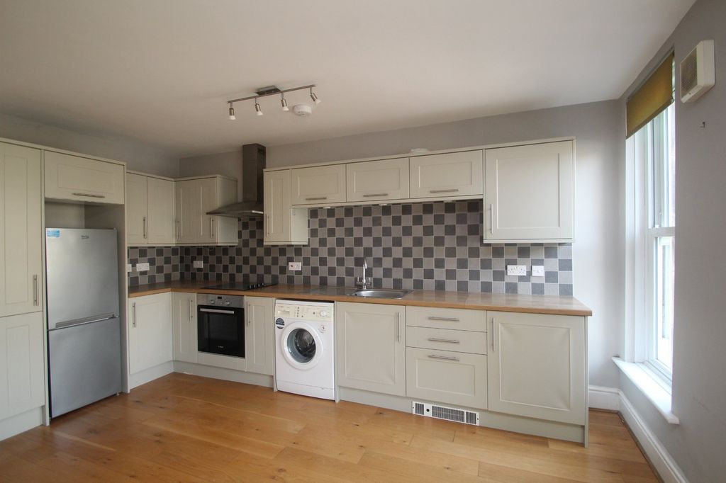 Property photo 3 of 8 Picture No. 10