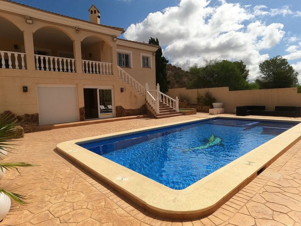 Property photo 2 of 50