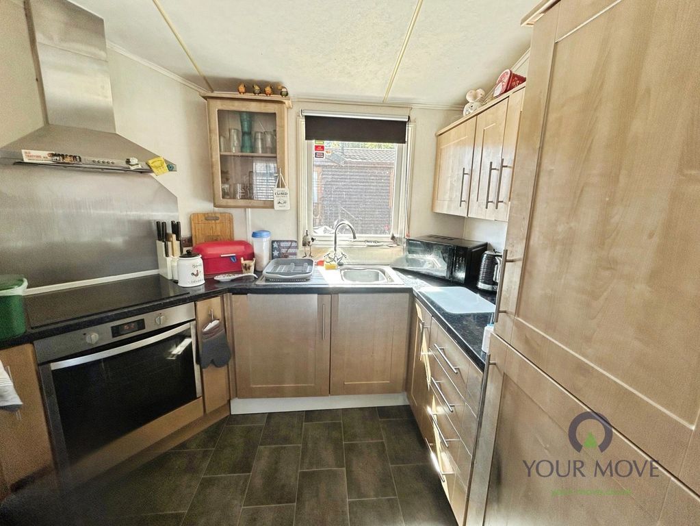 Property photo 3 of 16 Kitchen/Dining Area