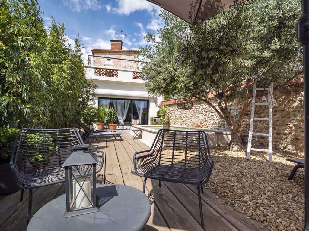 Property photo 1 of 25