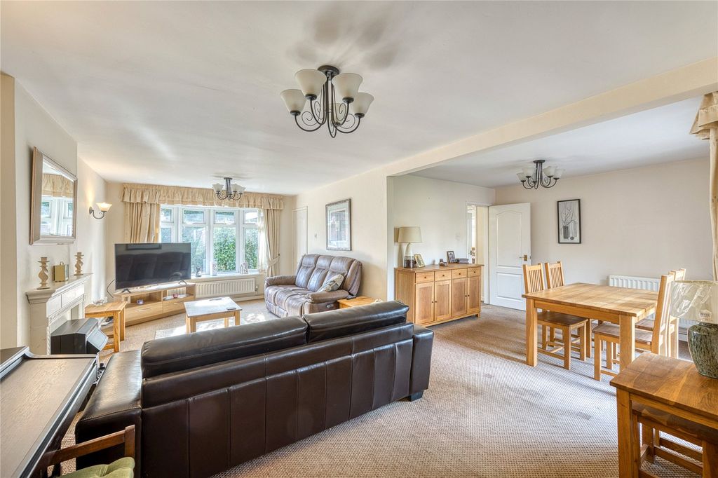 Property photo 2 of 33 Picture No. 28