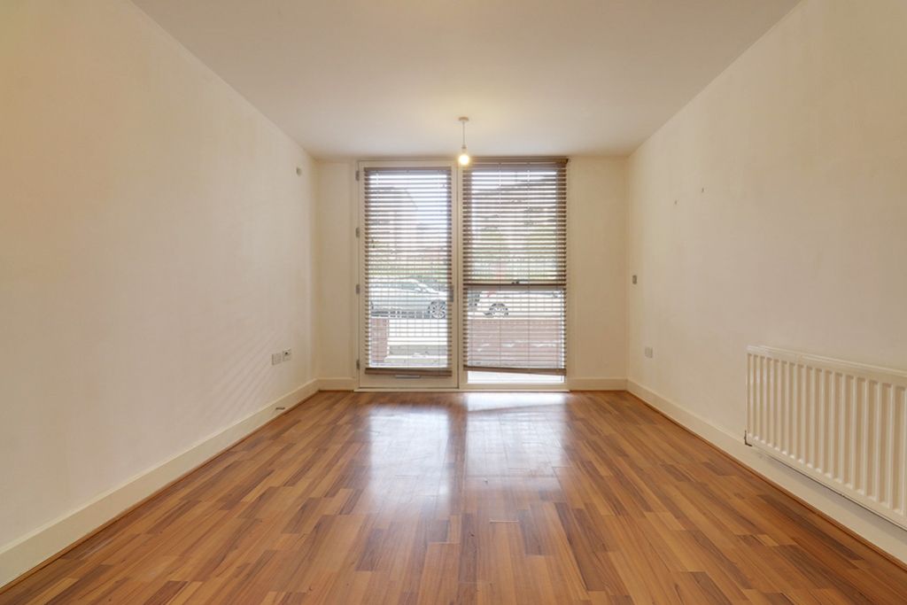 Property photo 2 of 6 Living Room